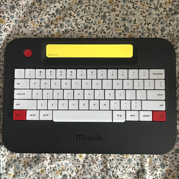 Alpha Freewrite Smart Typewriter - Picture 3 of 6